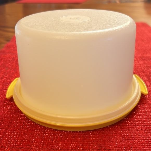 Vintage 70s Tupperware Toys Mini Yellow Cake Keeper Taker Play Set - Picture 2 of 6